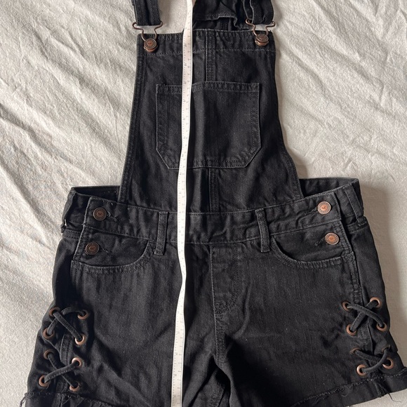 Hollister Boyfriend Short Overalls| XS Black denim| Frayed hem - Picture 5 of 6